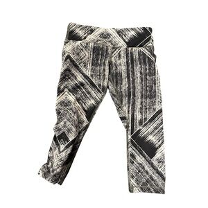 Lululemon Athletica Black and White Patterned Capris